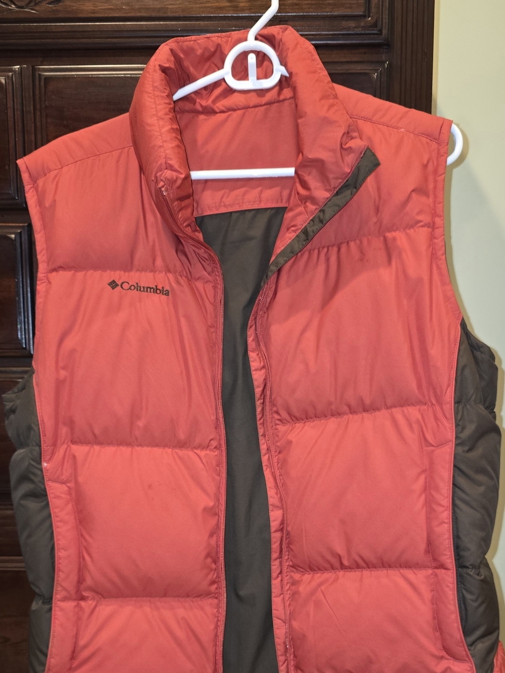 Columbia Men’s Coral-Red Puffer Vest with Brown Panels